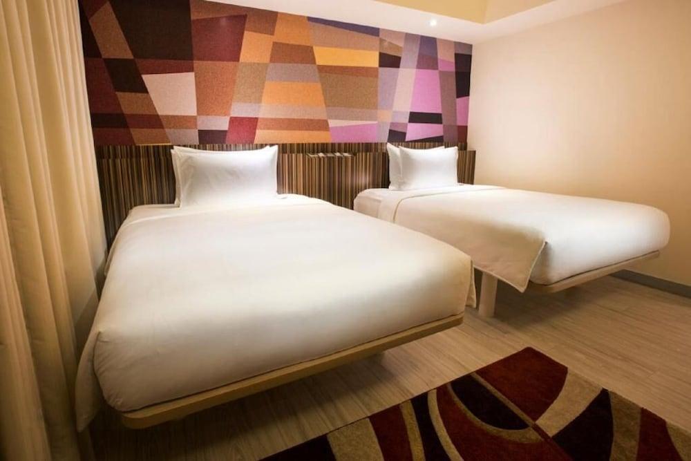 Genting Hotel Jurong Сингапур Экстерьер фото